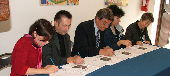 Signature de la charte « Objectif Qualité » élaborée en partenariat avec le Conseil Général de l'Hérault, la Direction Régionale et départementale de la Jeunesse et des Sports et les Caisses d'Allocations Familiales de Béziers et de Montpellier