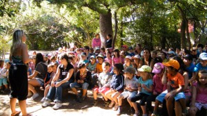 Rassemblement des enfants de l'Accueil de loisirs de l'Écolothèque